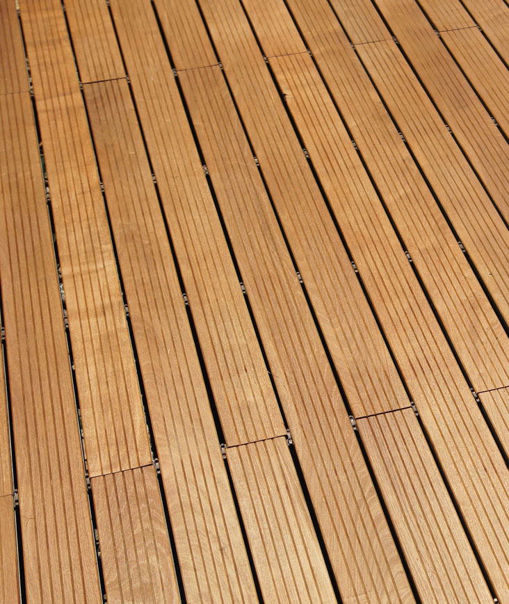 zoom on a cumaru wooden deck